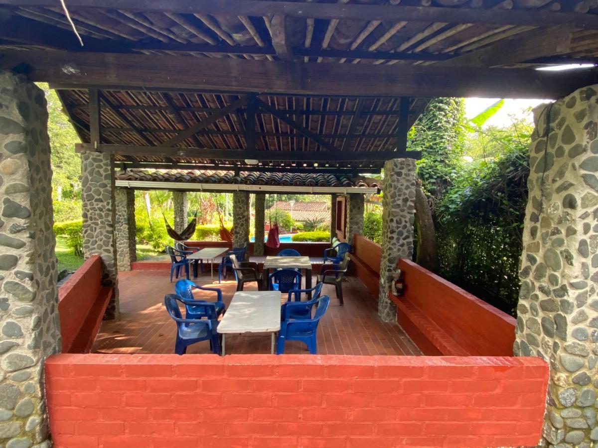 Finca Villa Chalet Del Rio Cali Farm Villa Chalet Cali River Buitenkant foto