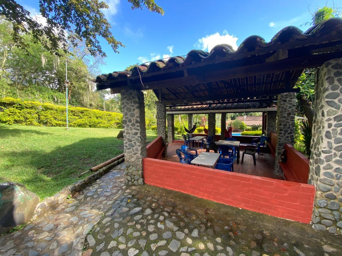Finca Villa Chalet Del Rio Cali Farm Villa Chalet Cali River Buitenkant foto